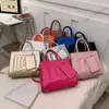 Designer rosa högkvalitativa läder handväska ny ankomst stor kapacitet på väskor lyx d shopping axel g väska mode plånbok kvinnor män klassisk kvinnlig handväska 230626