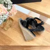 Nouveaux sandales à espadrille tissées Pumps de coin talons designers de luxe pour femmes en cuir en cuir extérieur en cuir chaussures de fête décontractées