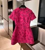 سترة + تنورة صغيرة بدلة فاخرة يدوية مصنوعة ثلاثية الأبعاد تطريز ميني فستان قصير اللون الوردي للفتيات القصيرة