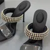 Chinelos de cinta enfeitados com cristal de PVC mules sapatos Carretel de strass Salto cetim Algodão tecido macio saltos femininos Designers de luxo sandálias de salto de fábrica calçados