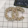 Famous Brand Designer Letters Brooch Fashion Famous Women Letter Pearl Crystal Rhinestone Suit Pin Jewelry Accessoriesgifts 20style