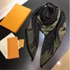 Écharpe Designer Mode réel Gardez des écharpes de haute qualité Soie simple Accessoires de style rétro pour femmes Twill Scarve 14 couleurs