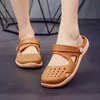 36-41 Kvinnor Mules Cogs Female Sandals Summer Flat Heel Solid Casual Soft Sole Beach Slippers Ladies Garden Shoes HW38