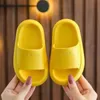 Chinelos Crianças Chinelos Confortáveis Verão Jardim Praia Sandálias Bebê PVC Banheiro Sapatos Antiderrapantes Para Meninos Meninas 230626