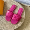 Sandalen Designer sandalen pantoffels luxe damesslippers modieus zomerstrand zacht lakleer reliëf platte bodem pantoffels 2023 #35-42