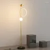 Торшеры Светодиодный подвесной светильник Nordic Minimalist Modern Living Room Decor Sofa Corner Standing Light Внутреннее освещение Спальня Прикроватная тумба