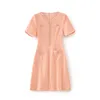 2023 été rose couleur unie robe à manches courtes col en v genou longueur robes décontractées W3L043904