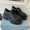 مصمم أحذية Monolith loafer حذاء الكاحل أحذية العلامة التجارية براءة اختراع Calfskin نساء الأحذية غير الرسمية منصة أحذية رياضية مطاطية أسود لامع الجلود رأس جولة جولة مع مربع