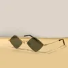 302 골드 메탈 마름모꼴 선글라스 어두운 회색 렌즈 여성 남성 여름 Sunnies Gafas de Sol Designers Shunglasses Shades occhiali da Sole UV400 안경