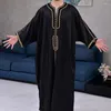 Etniska kläder muslimska mode manliga jubba thobe 2023 arabiska pakistan dubai kaftan abaya mantel islamiska män saudiarabien lång blus klänning