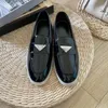 Patent läder män tofflor lyxiga designer skor mode kvinnors loafers mocka casual skor sommar andningsbar semi-drag utomhus icke-slip slitstarka platt skor