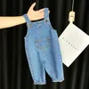 Overall hösten sommar denim baby flicka pojke overalls fasta jeans jumpsuit ficka barn casual lossa rompers blå barn overaller kläder 230625