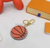 Lanyards Designer Fashion KeyChain Letter Printing Round High Quality Basketball Key Chain Unisex Pu Leather Alfabet Mönster Bilnycklar Ring