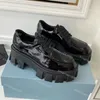 مصمم أحذية Monolith loafer حذاء الكاحل أحذية العلامة التجارية براءة اختراع Calfskin نساء الأحذية غير الرسمية منصة أحذية رياضية مطاطية أسود لامع الجلود رأس جولة جولة مع مربع