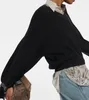 Panks pour femmes Brunello V cou de cou coton Cucinelli pull noir avec rivets à manchette