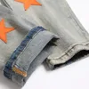 Мужские джинсы Мужские джинсы с оранжевыми звездами и нашивками из эластичной джинсовой ткани Уличная одежда Рваные зауженные брюки с дырками Винтажные потертые синие брюки 230626