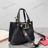 Designer V Brand Straw Bags Rivet Shoulder Crossbody Bag Fashion Summer Beach Bags Women Leather Crochet Luxury Handväskor Tote Classic Female Purses 230626