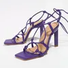 Sandaler 2023 Fashion Sexig snörning Kvinnor Square Toe Öppen tunn klackskors bundet High Party Purple Shoe Maximal Storlek 42