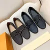 Klassiska loafers Flat Dress Shoes Leather Metal Buckle Casual Shoe Mules Princetown Men tryckt trampande män glider loafers stor storlek med ruta 39-47