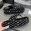 2023 Ciabatte da spiaggia moda Fondo spesso designer Scarpe da donna Cartoon lady Piattaforma Tacchi in pelle Scivoli sexy Sandali con tacco alto famosi per cursore donna