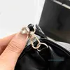 2023 Bolso de diseñador SLarge Capacidad Bolsa Nueva moda Lingge Hilo Bolsa de hombro Versátil Viajero Simple Letra grande Bolso de malla