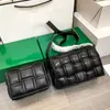 Modeflikväskor vävd väska godis färg handväskor ljusgröna designer väskor b lyx läder handväskor v lady messenger axelväska 230814