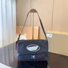 Borse in nylon di design di alta qualità Flip bag lady Borsa a tracolla tinta unita Progettate famose borse a tracolla Borse di lusso in metallo con decorazione logo Borse cosmetiche