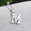 Naszyjniki wiszące literę k błyszczące i urocze kryształowe inicjały biżuteria srebrna naszyjnik dla nauczyciela studenckich dzieci kobiety mężczyźni