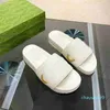 Summer Designer Shoes Cross Strap Thick Bottom Woman's Slippers Sandaler Färger Black White Green Silver Leather Rubber Sole Storlek 35-40