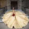 Новые золотые платья Quinceanera 2023 Бальные платья принцессы с бисером и открытыми плечами Платье для выпускного вечера на день рождения Формальное театрализованное платье Vestido De 15 Anos