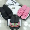 Designer slides homens mulheres chinelos verão sandália praia slide plataforma plana senhoras casa moda sapatos flip flops listrado tigre abelha causal chinelo presente aleatório