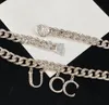 Klassisk high-end populär kvinnlig designer brev hänge halsband kedja eleganta smycken bröllop Alla hjärtans dag minnesmjukt smycken presentförpackning