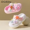 Tofflor blommor baby flickor tofflor sommar söt prinsessan trädgård clogs skor för barn mjuk non slip eva småbarn barn strandskor 230626