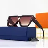50% de réduction Vente en gros de lunettes de soleil New Fashion Large Frame Women's Street Shooting Integrated Sunglasses Men's Cross border Body Windshield Trend