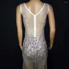 Stage Wear Sexy Mesh See-through Trailing Dress Brillant Strass Perspective Long Prom Party Catwalk Célébration Costume