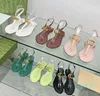 Sandales Designe Cuir noir blanc vert clair Matériel doré Chaussures de luxe Pantoufles de plage 03