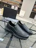 Luksusowe Slip-On Buty Serph-Onsury Buty Sneaker Treakers Black White Miękkie cielę podeszła deskorolka spaceru z pudełkiem EU38-46