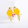 Broches Deux Oiseaux Jaunes Broche Creative Papillon Pastèque Vase Médaille Gingko Vêtements Pin Femme Manteau Accessoires