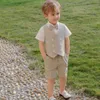 Suits Khaki Summer Kids Suit Set 3 Piece Toddler Matching Vest Shorts Bow Tie Wedding Party Formell outfit för Flower Boy 230626