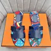 Klassiska strandsko tofflor Womens Designers Sticke Printed Vacation Outdoor Flat Bottom Sandal Dowch Room Slide With Box