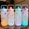 Bottiglie d'acqua Bottiglia da 2 litri di grande capacità Sport Palestra Uomo Ragazze Tazza con coperchio Paglia a tenuta Simpatica Bere Kawaii Bicchieri 230627