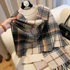 스카프 겨울 고품질 캐시미어 스카프 여성 두꺼운 따뜻한 Pashmina Shawls 랩 색상 차단 술 레이디 담요 Echarpe Bufanda Hijab