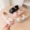 Tênis Moda Infantil Laço Pérola Couro PU Sapatos de Princesa para Meninas Sapatos de Bebê Borboleta 230626