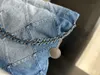 2023 nouveau fourre-tout pour femmes sac à bandoulière en denim de qualité haut de gamme avec sac à chaîne en argent avec fermeture à glissière à l'intérieur est très pratique