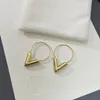 Delikat örhängen Designer Letter Studs Fashion Ear Hoop Simple Earring For Man Womens 18k Gold Plated Good Quality SMYCKE