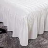 Ensembles de literie blanc épaissir matelassé princesse jupe de lit taies d'oreiller avec coton hiver chaud couvre-lit housse de matelas 13 pièces feuille 230626