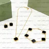 Vierblättriges Kleeblatt Halskette Designer-Schmuckset Anhänger Halsketten Armband Ohrstecker Gold Silber Perlmutt Edelstahl plattiert 18 Karat für Damen Halskette