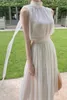 فستان صيفي نسائي بدون أكمام برقبة رسن من الشيفون مطوي بخصر عالٍ فستان أبيض SML