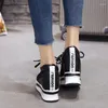 Sprzedaż butów sukiennych 2023 Letnie koronki oddychające Sneakers Kobiety Wygodny Casual Woman Platform Wedge