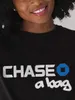 Женская футболка LW Chase Bag Футболка с буквенным принтом для пар с круглым вырезом и коротким рукавом с коротким топом для женщин Повседневная мода Футболки больших размеров J230627